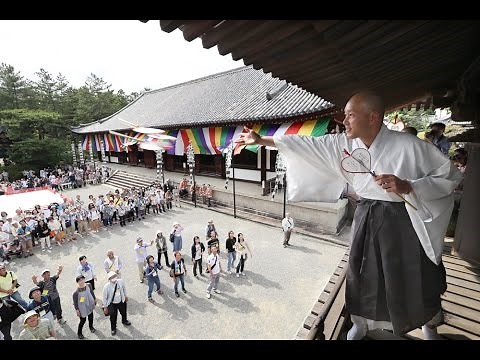 唐招提寺で「うちわまき」