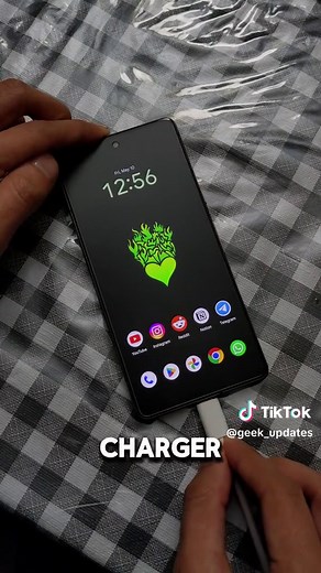 Auto wallpaper changer 🔋😍 #macrodroid #android #techtips #techtok #learnontiktok