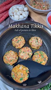 Crispy, wholesome, and guilt-free 🌱 Makhana Tikkis for breakfast, lunchbox, or evening chai. Recipe Ingredients: 1 cup makhana (foxnuts) 1 medium carrot, grated 1/4 cup finely chopped beans Salt, red chilli powder & black salt to taste 2 tbsp roasted flax seeds (optional) 100 g paneer, crumbled 3/4 spoon sattu (roasted gram flour) Fresh coriander, finely chopped Oil for shallow frying Method: Crush roasted makhana coarsely. Mix all ingredients in a bowl. Shape into tikkis. Shallow fry till gold
