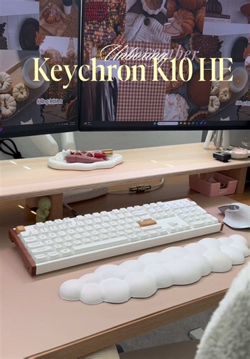 Unboxing @Keychron Shop K10 HE! The white with the wood detail of this keyboard giving it that sleek look is 💯! And it sounds amazing! 😌 #unboxing #mechanicalkeyboard #keyboardasmr #keyboardunboxing