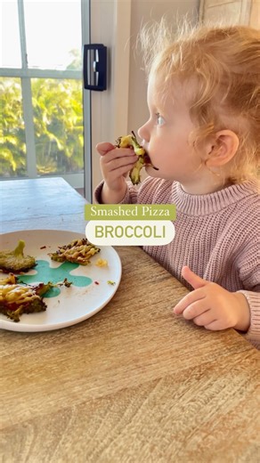 🥦 We finally got around to trying the viral smashed broccoli trend🥦… (7 months later and it’s still the only way she’s eaten a whole piece of broccoli 🙈) I’d put it off because Ava has never eaten a chunk of broccoli so thought it would be a no go. Then today I’d cooked an excess while prepping other meals so thought we’d try it… Well, this is officially the only way she’s ever eaten broccoli now since we first tried it a few months ago 🤯. Yes it has tomato paste and vegan cheese on it, but 