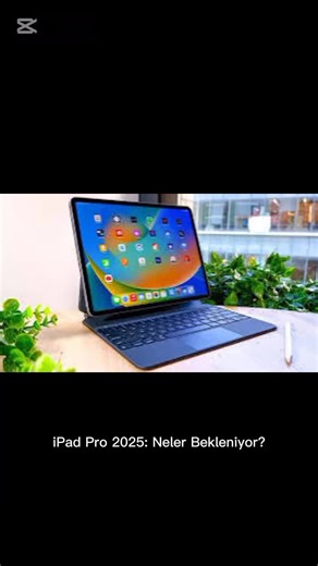 iPad Pro 2025 Neler Sunacak? Apple, 2025 yılında tanıtması beklenen yeni iPad Pro modelleriyle tablet dünyasında çıtayı yükseltiyor. OLED ekran teknolojisiyle daha canlı renkler ve derin siyahlar sunulacak. Ayrıca Apple’ın yeni nesil M4 işlemcisi sayesinde yapay zeka performansı ve grafik gücü önemli ölçüde artacak. Yeni iPad Pro modelleri, 4 TB’a kadar depolama seçenekleri ve artırılmış RAM ile profesyonel kullanıcıların tüm ihtiyaçlarını karşılayacak kapasiteye ulaşacak. Geliştirilmiş kamerala