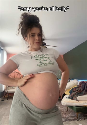 duh i’m past my due date 🤰🤷🏻‍♀️ #preggo #hugebelly #bigbelly #bellyexpansion