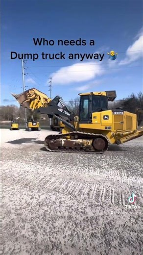 Deere 755K spreading gravel on the lot! #shorts #deere #755k
