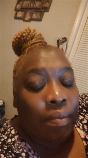 Natural beauty is the best how many of y'all have natural beauty?