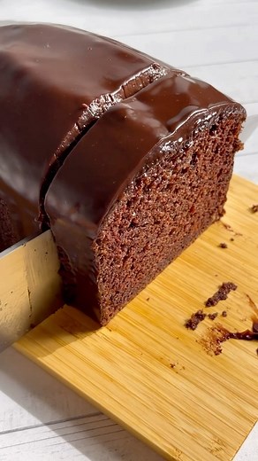 the best Chocolate Loaf Cake! This rich and moist eggless chocolate cake is incredibly easy to make! Perfect for breakfast or a snack, you’ll be amazed by how delicious it is. ✨Type “Chocolate” or “Recipe” to get the full recipe link sent directly to your DMs 💌 or you can visit my site Pastrybysaloni.com for the full recipe🍫 #chocolate #chocolatepoundcake #chocolatecake #doublechocolate | Pastrybysaloni