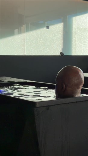 Ice bath therapy that does more than wake you up ❄️ Boosts circulation, supports lymphatic drainage, reduces muscle soreness, sharpens mental clarity, increases energy, and helps you sleep better. Cold, but worth it.