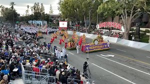 Here it is: The full production of the West Chester University Incomparable Golden Rams Marching Band in the Rose Parade. The band supported its magnificent sound with an impressive visual spectacle, incorporating floral accents on each uniform, tall flags creating a living mural celebrating the Philadelphia region, plus banners and props decorated to the same standards as #RoseParade floats. Congrats on the terrific success of your efforts! | Marching.com