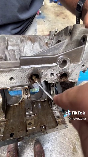 Ford explorer! #ford #explorer #fordexplorer #cleanup #cleaning #engine #motor #mechanic #mechanical #motores #automotive @riber_navas