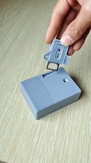 Safe na safe ang mga gamit mo dito dahil hindi basta-basta ma oopen ang iyong drawer. DITO MABIBILI 👇👇 🛒https://s.lazada.com.ph/s.i3BvF?cc 🛒https://shope.ee/10arNQqrNx | Dakila Ka Ina