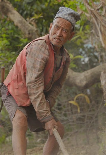 We make you happy 😊📷 // portrait of old man 👨🏽‍🦳 ~ #portrait #portraitvideo #video #videography #content . . . @explore nuwakot_629 ~ Lets share your precious moments with us📷 • • #live #love #lough #stayhappy