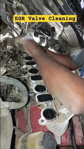 EGR Valve Cleaning Fortuner 👨‍🔧🔧⚙️ #fortuner #engine #mechanic #car 🚘🚘
