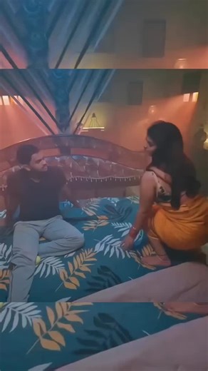 romantic video 🤩 on Instagram: "日本利用压电瓷砖将脚步转化为电能。这些 瓷砖捕捉来自你脚步的动能。当你行走时,你的重量和动作会对瓷砖产生压力。瓷砖会轻微弯曲,从而产生机械应力。瓷砖内部的压电材料将这种应力转化为电能。 每一步都会产生少量电荷,而数百万步结合在一起就能产生足够的电力来驱动 LED灯、数字显示屏和传感器。在像涩谷车站这样繁忙的地方,每天大约有240万个脚步为这一系统作出贡献。这些电能可以被储存或立即使用,从而减少对传统电力来源的依赖,并支持可持续的城市基础设施。这种方法将日常运动转化为实用的可再生能源#日本 #知识 #事实 #你知道吗#推荐科技创新历史 技术 实验 热门 less"