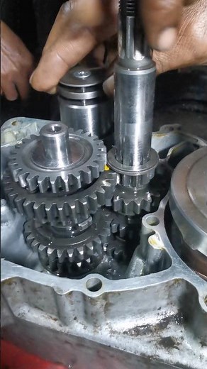 Inside the Gearbox 😱 How Motorcycle Gears Shift Internally