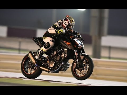 2017 KTM 1290 Super Duke R First Ride Review
