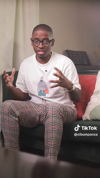 May the 4th is here & the battle is on! Stormtrooper vs @PrevReddy’s Mandalorian? Also… I’m giving away a LEGO Star Wars E-Wing set worth R2000. Comment your favourite Star Wars character to enter! #MayThe4thBeWithYou #DisneyAfrica