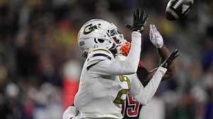 Eric Singleton Jr. hauls in miraculous catch for GT