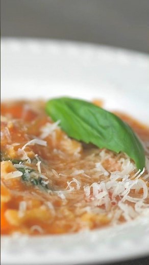 🍝 Plongez dans la gourmandise végétarienne avec cette recette de pâtes aux légumes !