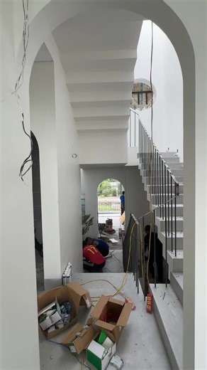 Giai đoạn hoàn thiện của một công trình nhà ở. #x11studio #tropicaldesign #architecture #thietkethicong #giengtroi | X11 Architects