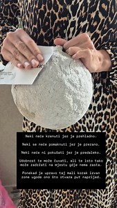 I da, zima mi je 😉. No nova vaza ne čeka bolje i ljepše vrijeme. Ugodan vam početak vikenda! | Magic Elements