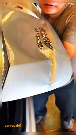 Use a jack to pry open the ATIV tailgate.#factory #installation #bmw #mercedesbenz #creativity