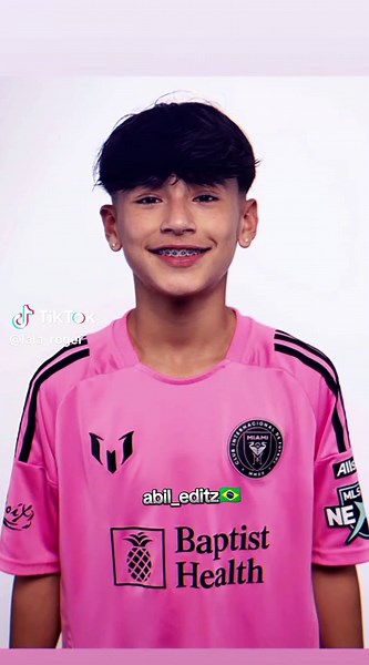 Roger Jr.'s Unique Expression Captured on Camera