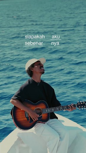 Siapakah Aku Sebenarnya Raim Laode - Arti & Lirik Lagu