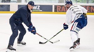 9.4K views · 217 reactions | Heute Morgen hat Rikard Grönborg seine Mannschaft zum ersten gemeinsamen Eistraining hinsichtlich der Saison 2020/21 gebeten. Das ZSC Lions TV war in der KEBO mit dabei und liefert unseren Fans Eindrücke. ⚪️ | ZSC Lions | Facebook