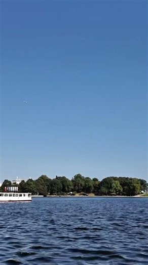 Sunlit walk around the Alster 🌞🌊 Hamburg vibes all day