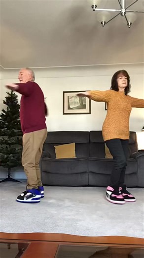 Dizzy dancing Whirlybirds! #loveandpositivity #husbandandwifedance #sharinghappiness #spreadingjoy #kindnessfirst @bannedgoodsnyc