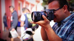 2.2M views · 3.2K reactions | Captura y edita fotos a nivel profesional y eficiente. Saca el máximo a tu cámara y a Adobe Lightroom, el estándar de la industria. Toma, importa e imprime como los pro. Con este curso podrás: Organizar tus archivos fotográficos. Editar fotografías de forma rápida y eficiente. Manejar tu cámara para lograr una buena edición. Exportar tu contenido para web. Imprimir con alta calidad. | Platzi | Facebook