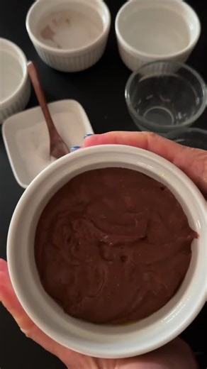 High protein, high fiber, low calorie chocolate raspberry baked oats.