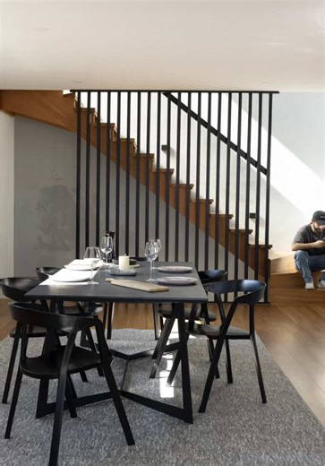 How to place a rug under a dining table or bed 💡⁠ ⁠ #protip #rugstyling #rugplacement