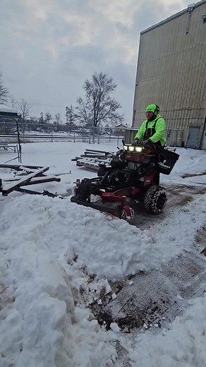 This is the best machine I've used to get into these tight spots a truck can't! #snowremoval #fyp #snowplow #toro #spencerlawncareonyoutube