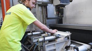 36K views · 11 reactions |  Les coulisses Que se passe-t-il ici ? Voici notre "Centre de Test des Applications", où nous mettons à l'épreuve nos profils et où nous pouvons également y accompagner les clients découvrant nos produits. #test #centredeformation #profilsdefenetre | Deceuninck | Facebook