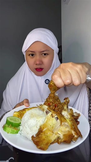 Nikmati Ayam Gepuk Pak Gembus saat Buka Puasa