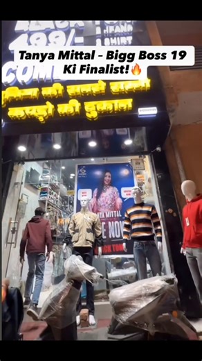 Har mod par Tanya ka poster.. crazy level #tanyamittal #shorts