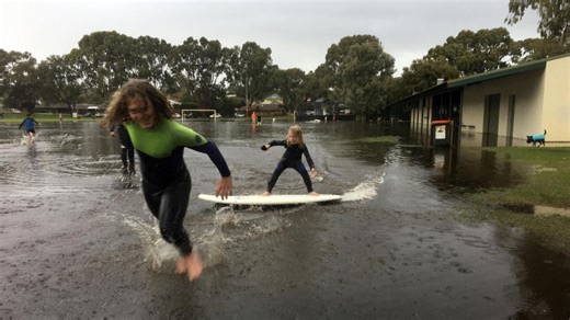 Flash flooding hits Perth