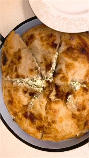 Si të pregadisim nje BYREK me këtë metodë të re / How to prepare Crispy BOREK with this new method! Të gjitha recetat e mia mund t’i gjeni në kanalin tim në YouTube, Sevdas Kitchen All my recipes can be found on YouTube on my channel Sevdas Kitchen . #borek #börek #easyrecipes #gatimeshqiptare
