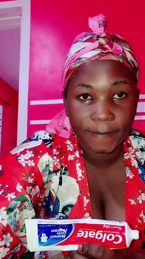 Vaseline and Colgate it’s removes dark spots and make de face smooth try and thank me later👍🏼u can-do this every morning for 30min and wash it off..