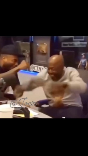 Subscribe to get exclusive benefits: https://www.facebook.com/100048387063111/subscribenow MGA KASOLID MALALAMAN MO TALAGA ANG ISANG MAGALING NA PLAYER DAHIL TATLO ANG BUMABANTAY.🫵 SAMANTALA KUNG BANO KA ISA LANG ANG BUMABANTAY SAYO AT UNANO PA🫵🤣 #nbayoungboy #lebronjameshighlights #ScottiePippen #curry #MJ23 #NBA2025 #NBALegends #nbalive #LBJ23 #nbahistory #nbahighlights #nbaplayoffs #NBA #nbabasketball Masterkhen MDCLtv Official Michael Dion Peek Sports world Loydi Sports News Loydi Basketb