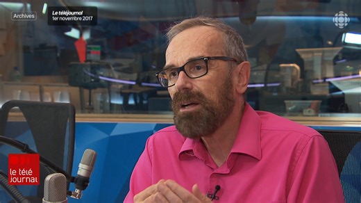 L'ancien conseiller linguistique de Radio-Canada Guy Bertrand fait paraître ces jours-ci le recueil de chroniques « Le français au micro ». Affectueusement surnommé « l'ayatollah de la langue », Guy Bertrand a reçu en 2017 le Prix Georges-Émile-Lapalme soulignant son apport au rayonnement de la langue française. La journaliste Azeb Wolde-Giorghis l’avait rencontré à cette occasion. Source: Le téléjournal, 1er novembre 2017 | Les Archives de Radio-Canada