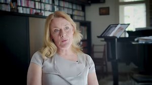 59K views · 804 reactions | Další slavnou českou operní pěvkyní, jejíž výjimečný hlas mohli obdivovat až v Metropolitní opeře v New Yorku, je Magdalena Kozena.  Jaké náhodě vděčíme za to, že se vydala na dráhu primadony? A jak vzpomíná na své působení v Americe? To si poslechněte v rozhovoru, který nám paní Kožená poskytla v rámci výstavy České primadony v MET.  Czech Center New York | Národní muzeum | Facebook