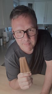 17K reactions · 662 comments | Envie du fudgesicle maison le plus crémeux? Ce classique, que j’ai fait à base de lait de coco et de chocolat est devenu un incontournable chez nous et est DE LOIN le meilleur fidgesicle DU MONDE (aucune humilité ici, parce qu’il est vraiment sur la coche).襤 Recette complète: https://casselacroute.com/fudgesicle-maison/ #fudgesicle #chocolatelover #RecetteFacile #recette #EasyRecipes | Casse la croûte | Facebook