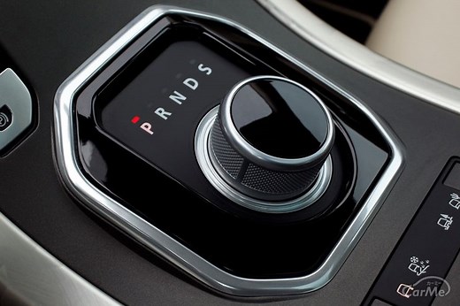 走行中にシフトをRやPに入れてしまったら？AT車のシフト誤操作と安全機構・リスク徹底解説 | CARPRIME(カープライム)