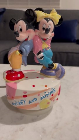Schmid - Disney Mickey & Minnie Mouse Music Box/Figurine Plays "Close To You"