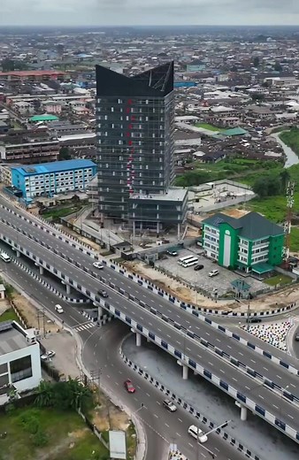 The Port Harcourt Tower, is a 17-storey smart commercial complex, located at CFC roundabout, Aba road, Port Harcourt 📷 Pixpectiv #nigerdeltainsider #portharcourtcity #riversstate | NigerDelta Insider