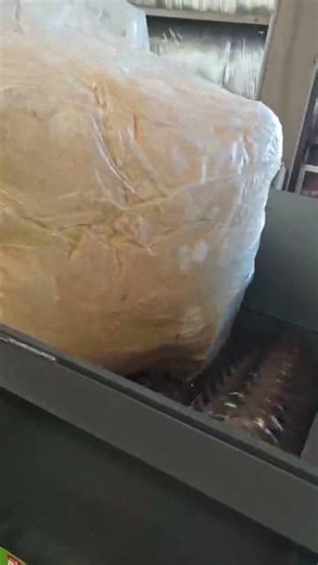 Ton bag agglomerate crusher #fertilizerequipment #industrialmachinery #trialrun #crusher