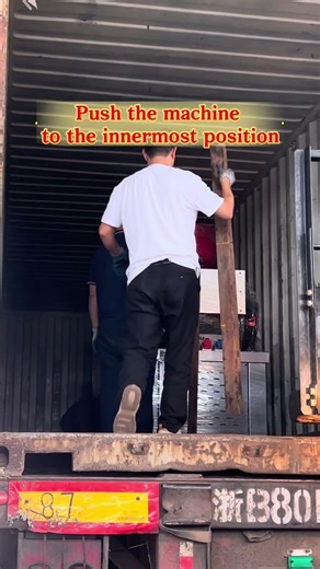 4 sets of 140Ton injection molding machine loading in 40HQ #injectionmoldingmachine