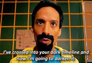 Mwahahahahahahaha! 👀 PALAVRA DO DIA: darken [verb] To become unhappy or angry; to make somebody unhappy or angry. Ex: • Her mood darkened at the news. • It was a tragedy that darkened his later life. Definição completa da palavra 👇 Oxford Learners Dictionaries | https://goo.gl/3YHK5h #PraCegoVer [...] GIF com o Evil Abed da série Community dizendo "I've crossed into your dark timeline and now I'm going to darken it". [...] | Achieve Languages